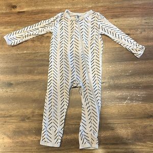Kyte baby kahki herring bone 12-18 zip romper